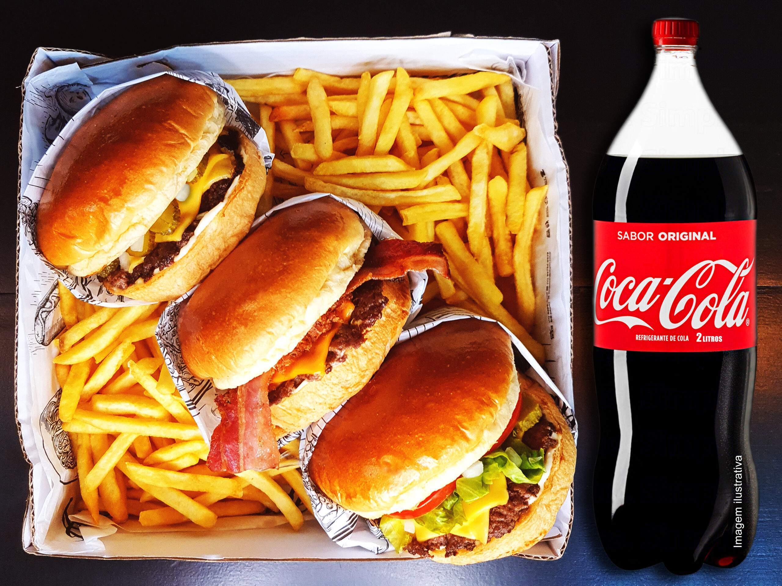 BOX TRIPLE 3 Smashes Burgers + Fritas G + Refri 2 Litros